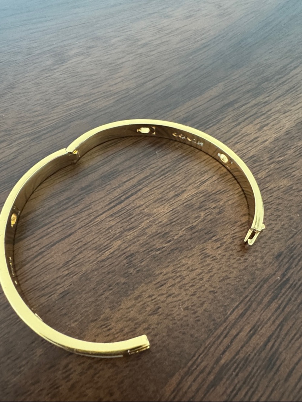 Gold Tone Hinged Bangle Bracelet - Women Jewelry Brand new - Picture 4 of 5